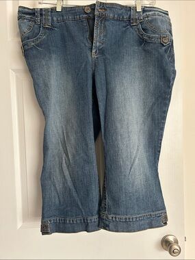 Venezia Faded Indigo Cropped Denim Capris